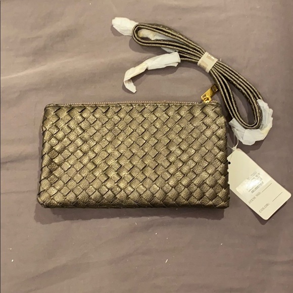 Never worn cross hatch clutch or crossbody - Picture 1 of 3